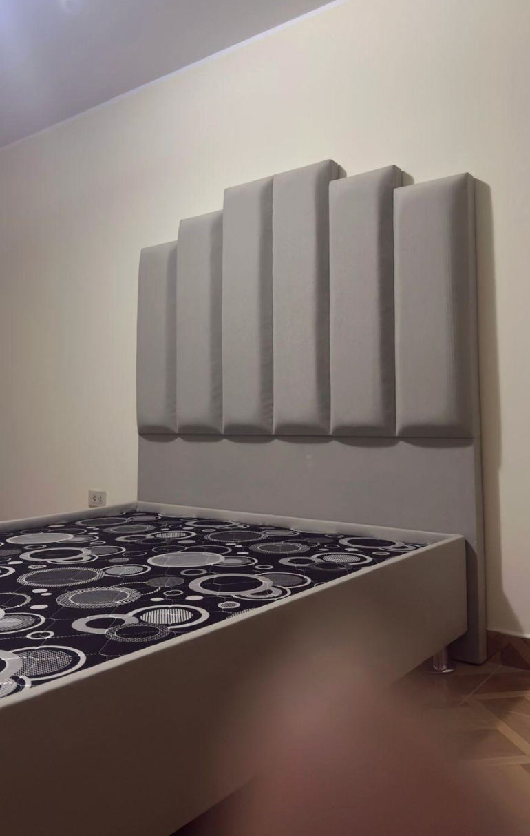 Cama tapizada Elisse - Color Beige (Tela antifluido) - Imagen 4